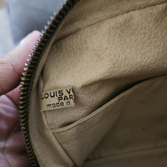 Louis Vuitton, makeup bag. Usable condition. Zipper works. - Picture 9 of 13